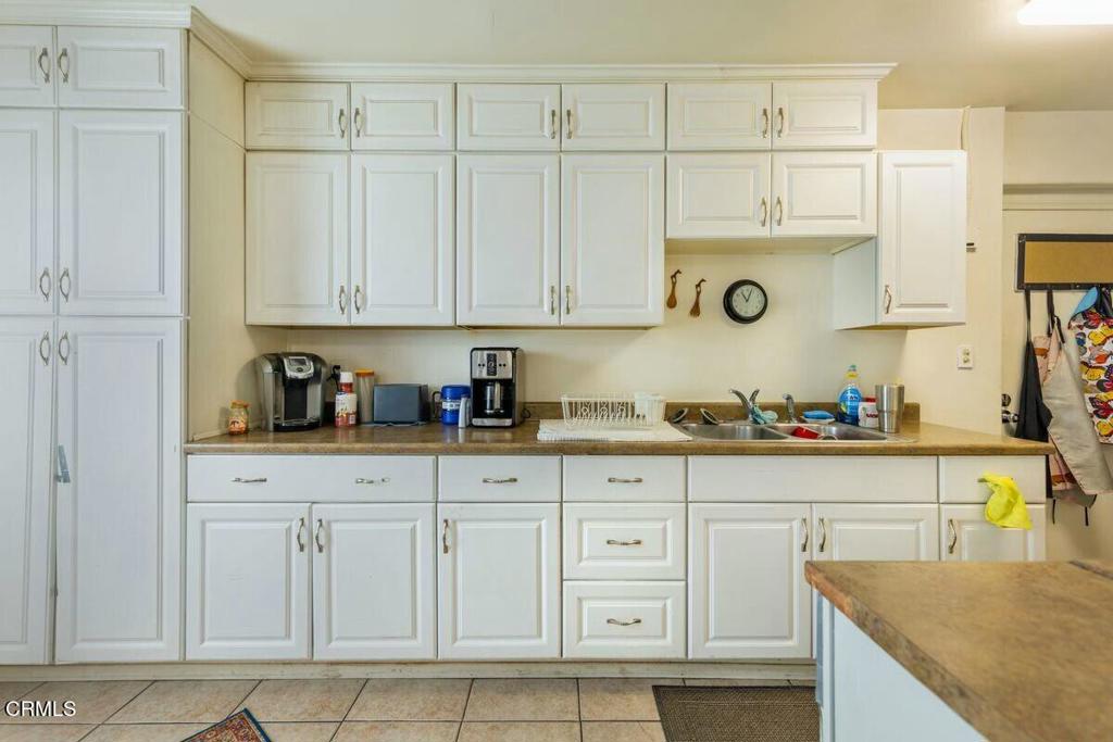 690 N Ventura Avenue Property Photo 19