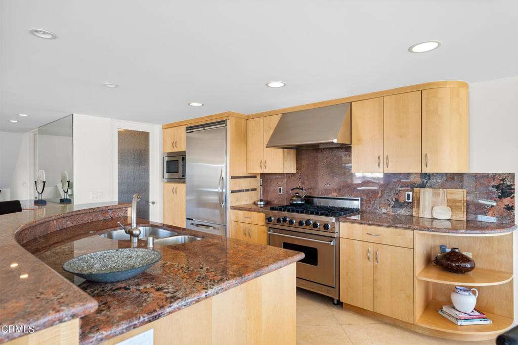 3300 Ocean Drive Property Photo 17