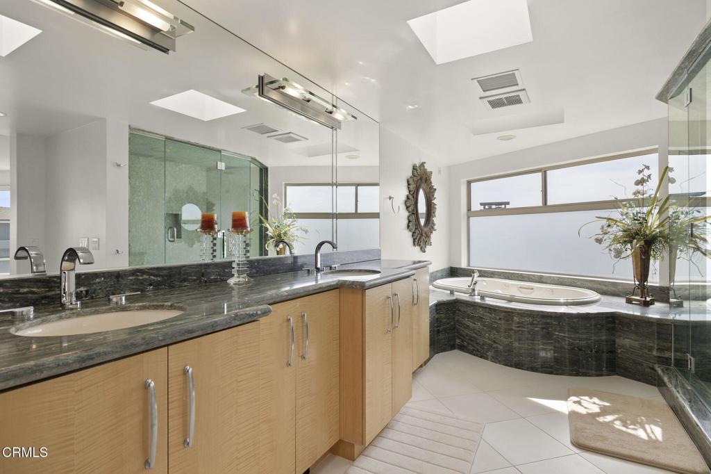 3300 Ocean Drive Property Photo 23