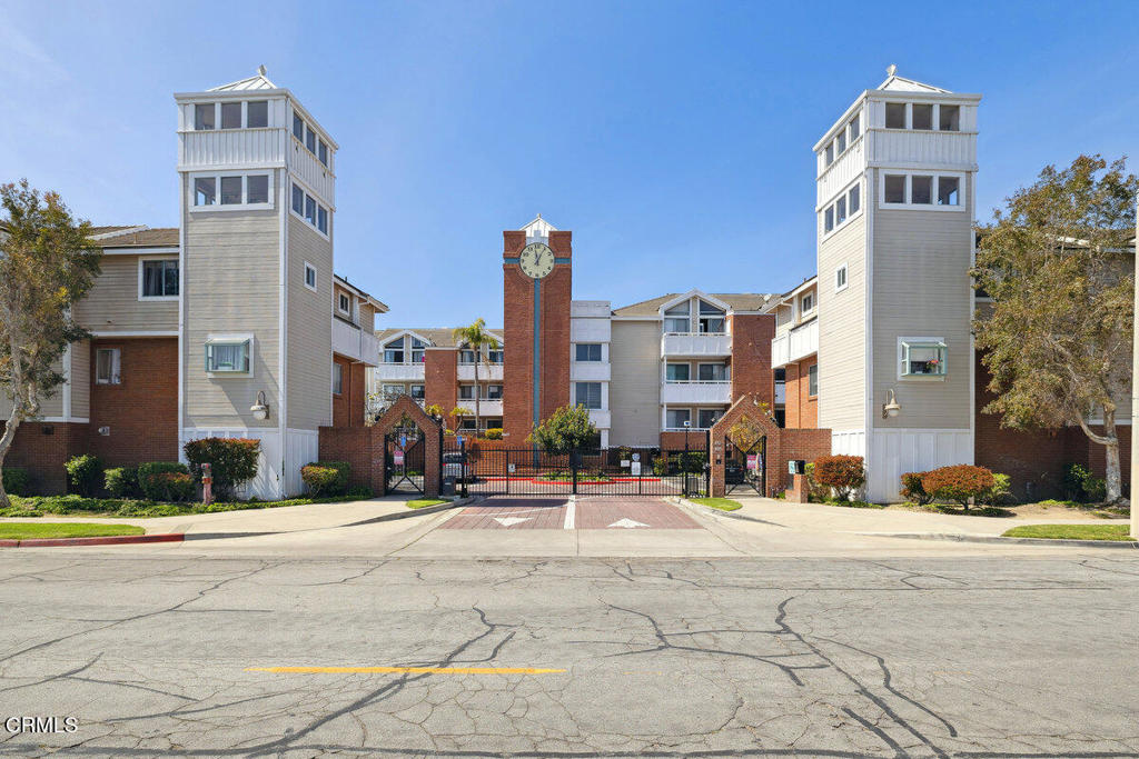 877 S B Street Property Photo