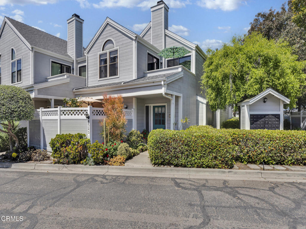 4525 Carpinteria Avenue C Property Photo 1