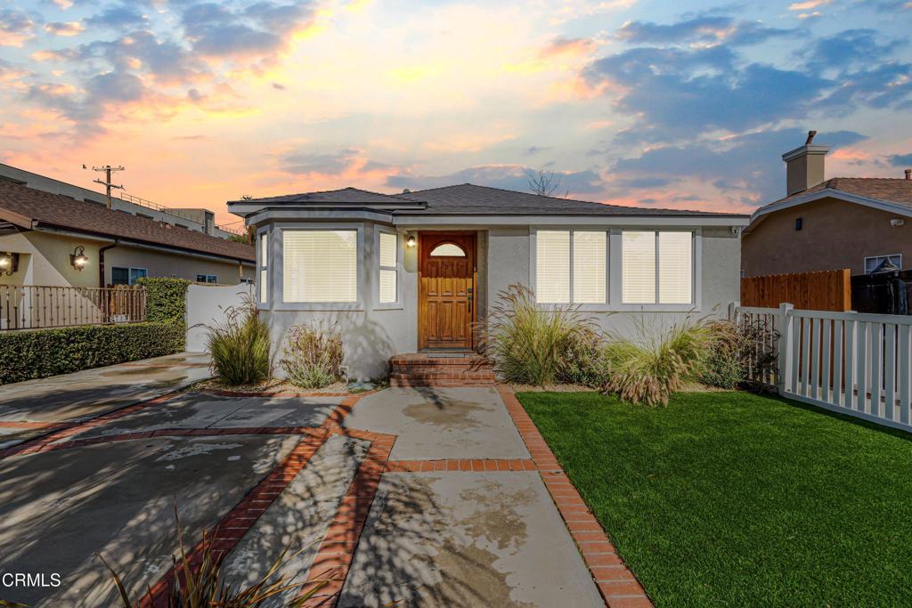 15233 Camarillo Street Property Photo 1