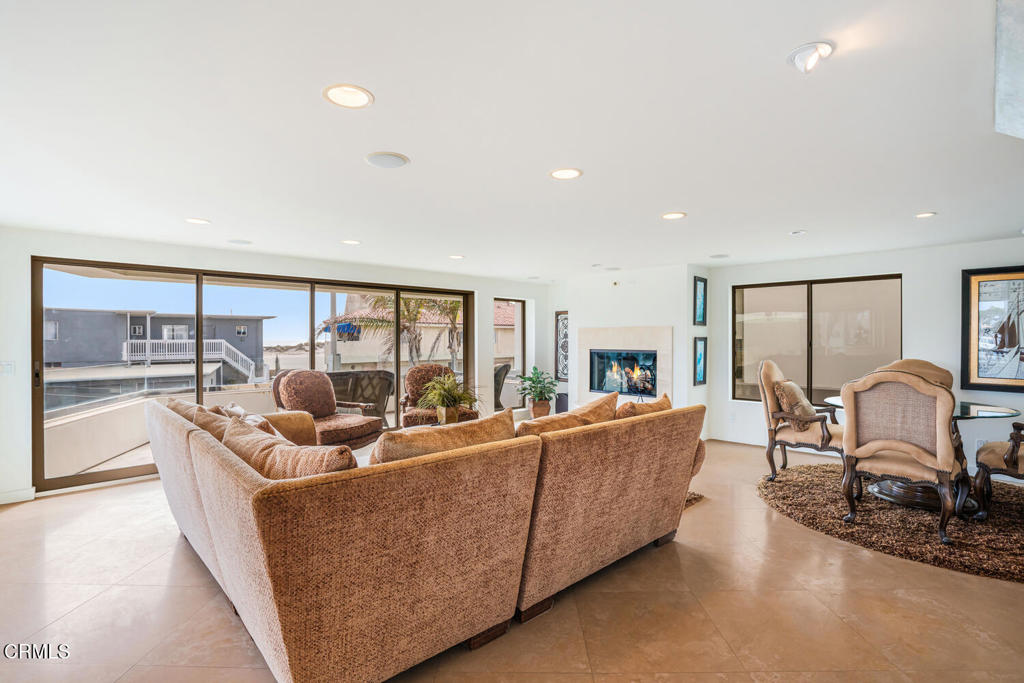 3300 Ocean Drive Property Photo 7