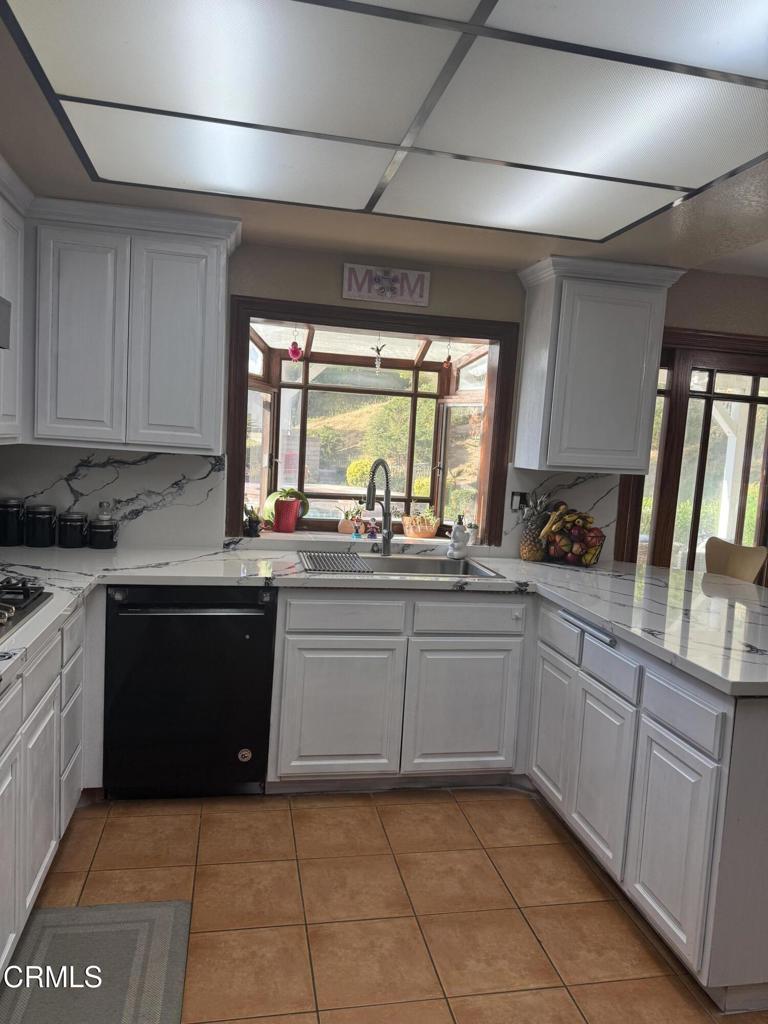 652 Stonebrook Street Property Photo 14