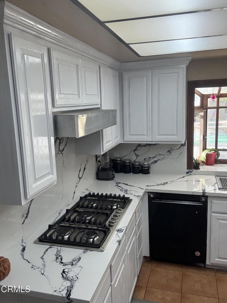 652 Stonebrook Street Property Photo 15