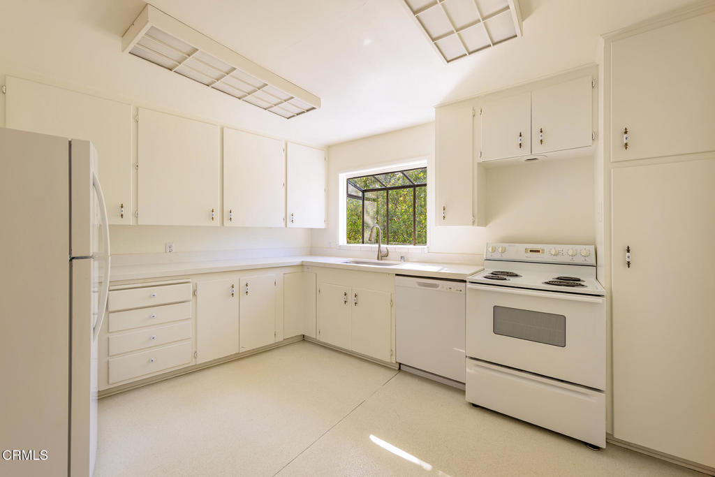212 Foothill Road Property Photo 11