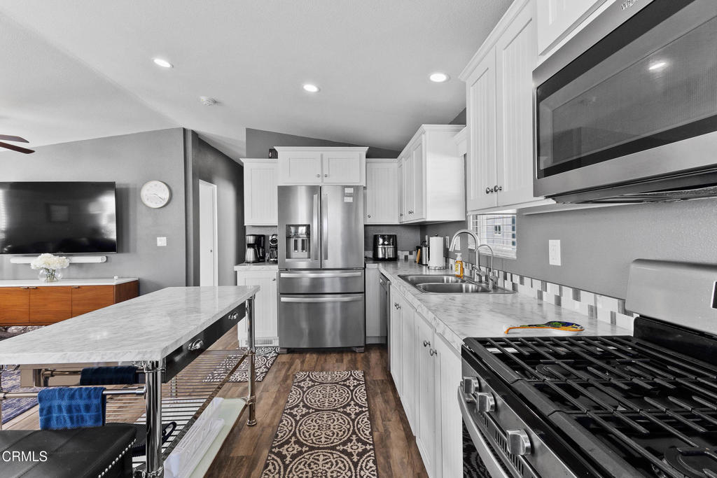 2136 Thrush Avenue 2136 Property Photo 6