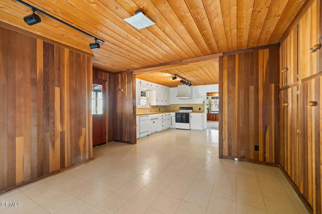 2250 Hermitage Road Property Photo 12