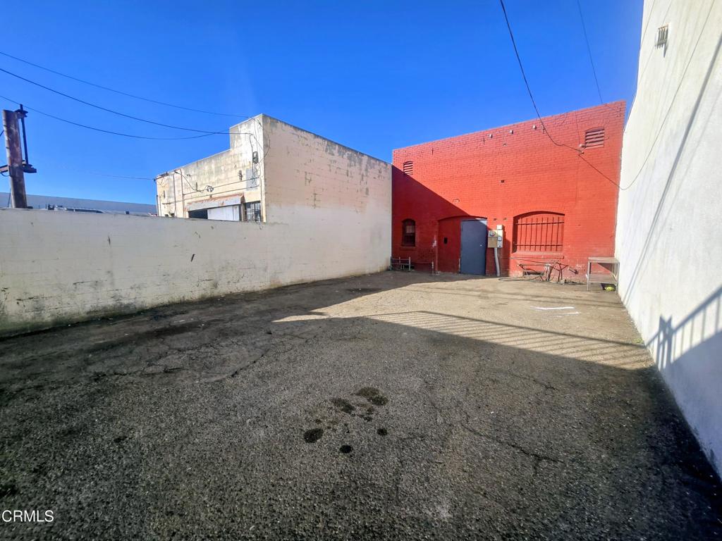 204 E 5th Street Property Photo 2
