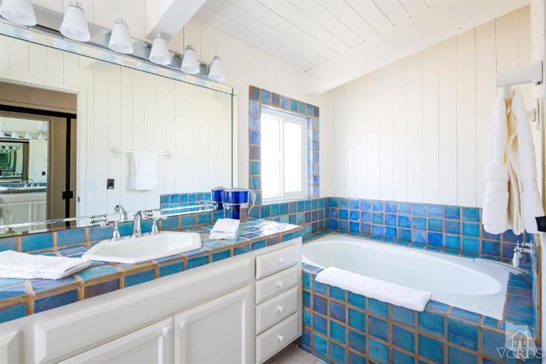 4025 Ocean Drive Property Photo 28