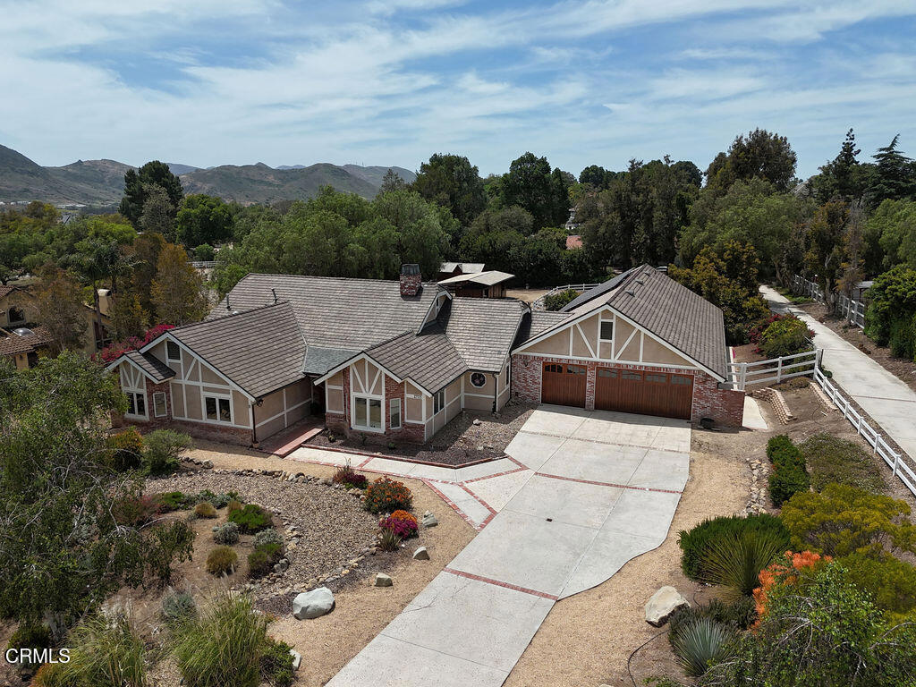 2735 Los Pinos Circle Property Photo 2
