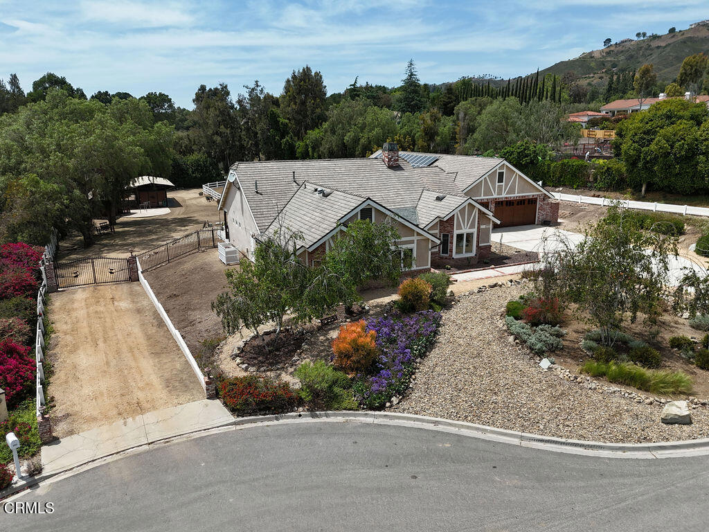 2735 Los Pinos Circle Property Photo 4