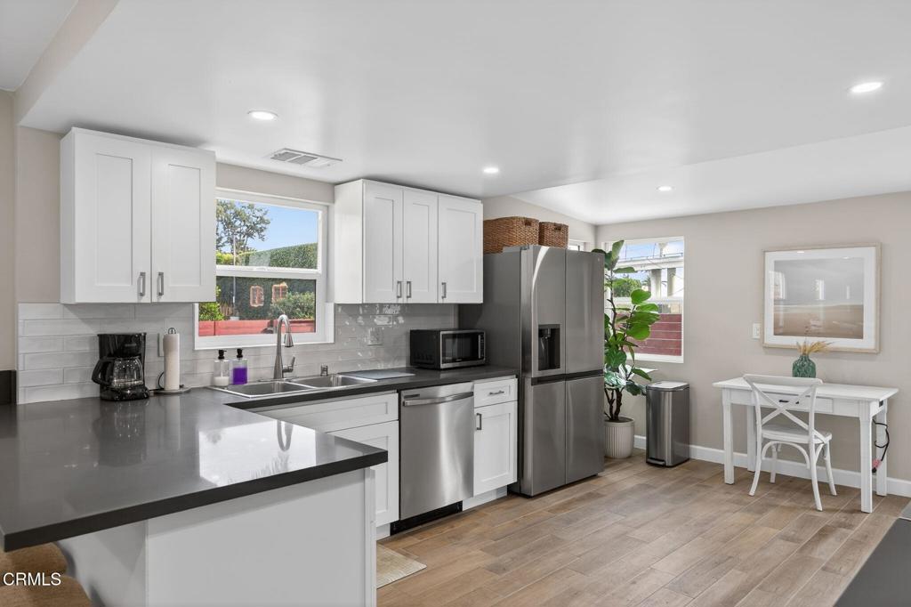 201 S Olive Street Property Photo 4