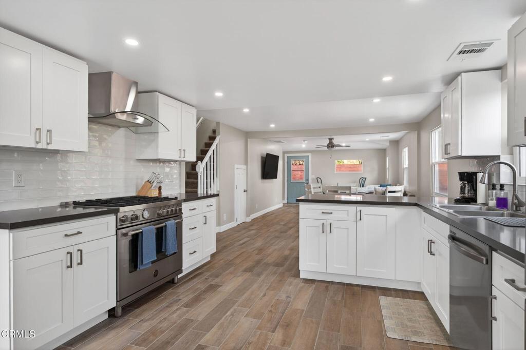 201 S Olive Street Property Photo 8
