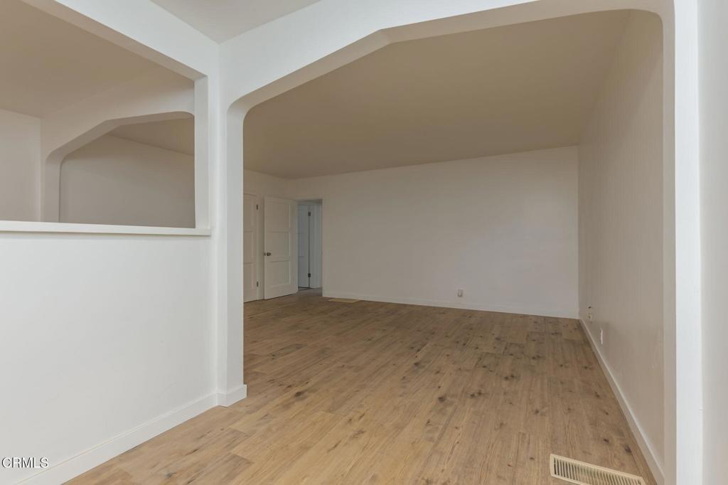 4548 Catalpa Street Property Photo 6