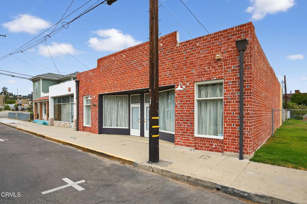 141 Davis Street Property Photo 5