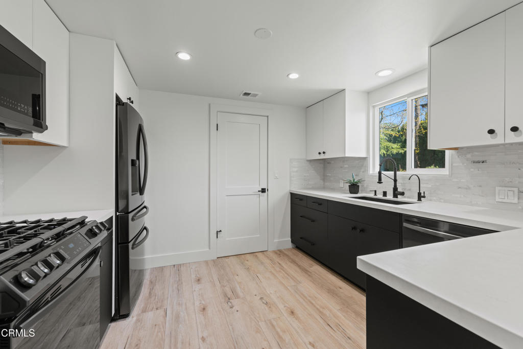 246 3rd Street Property Photo 7