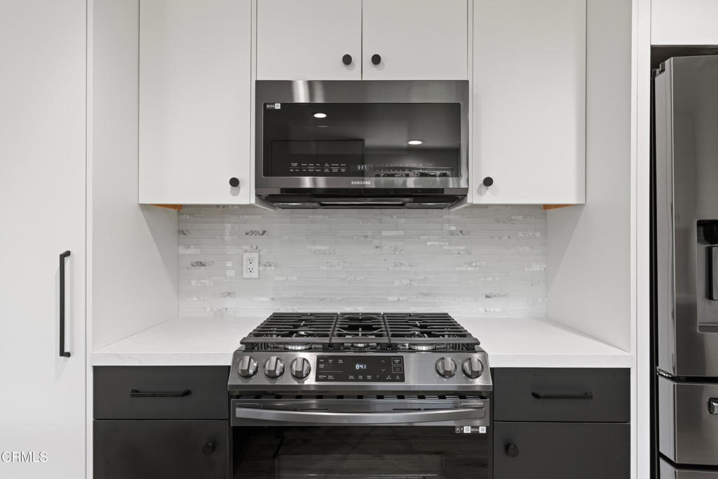 246 3rd Street Property Photo 8