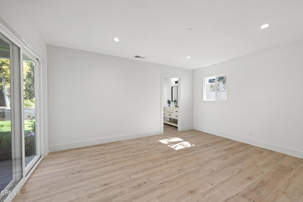 246 3rd Street Property Photo 17