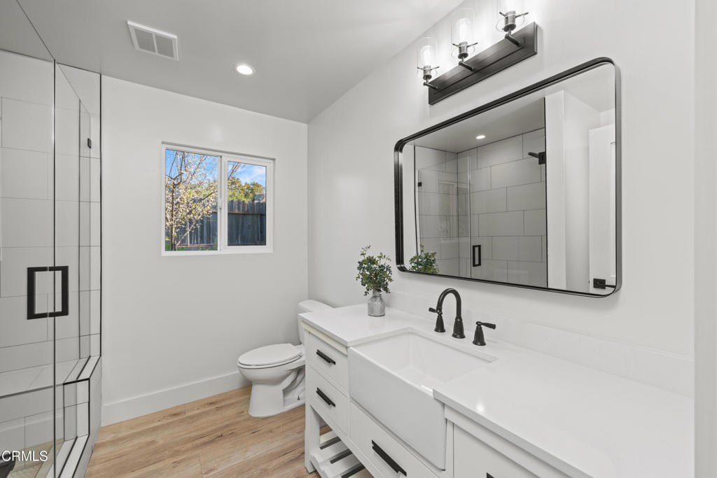 246 3rd Street Property Photo 18