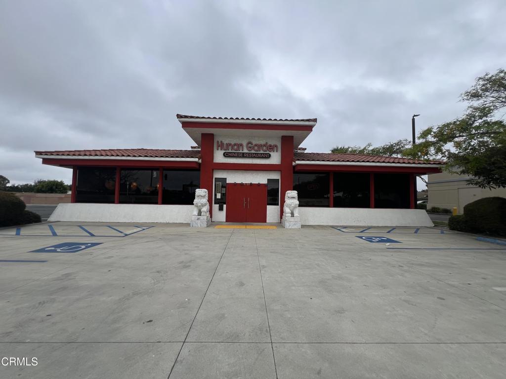 1621 N Oxnard Boulevard Property Photo 3