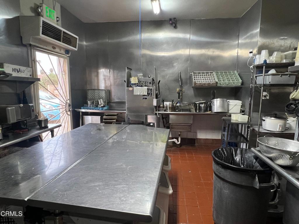 1621 N Oxnard Boulevard Property Photo 25