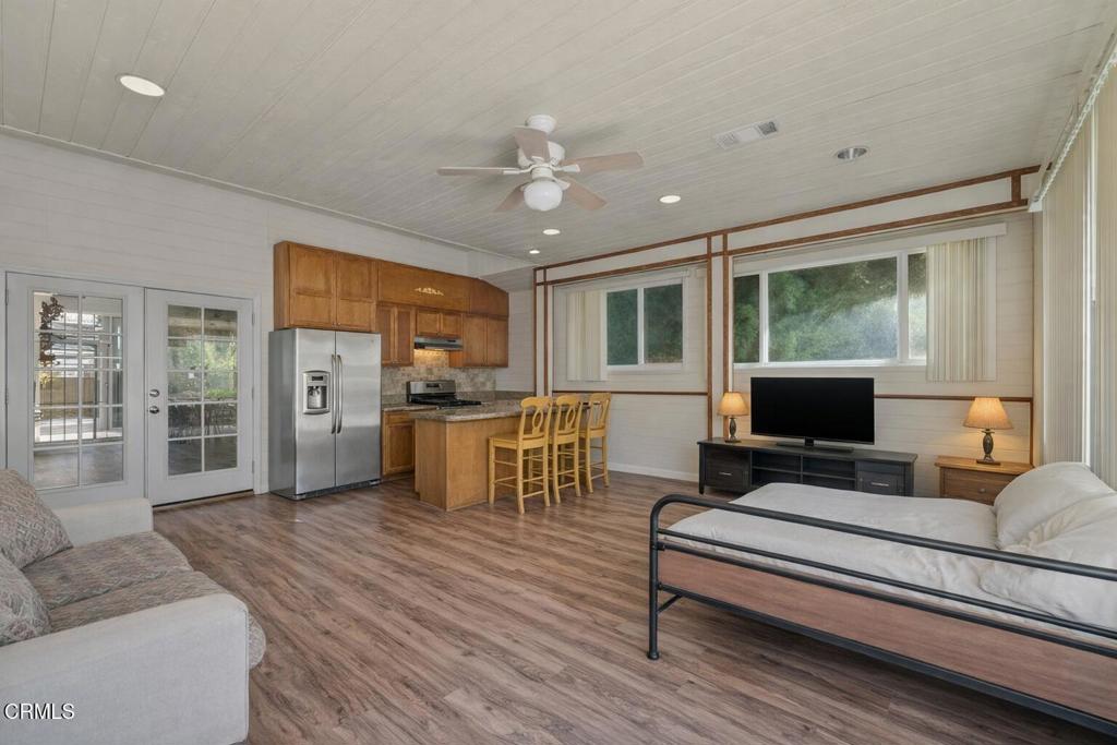 561 E Telegraph Road Property Photo 10