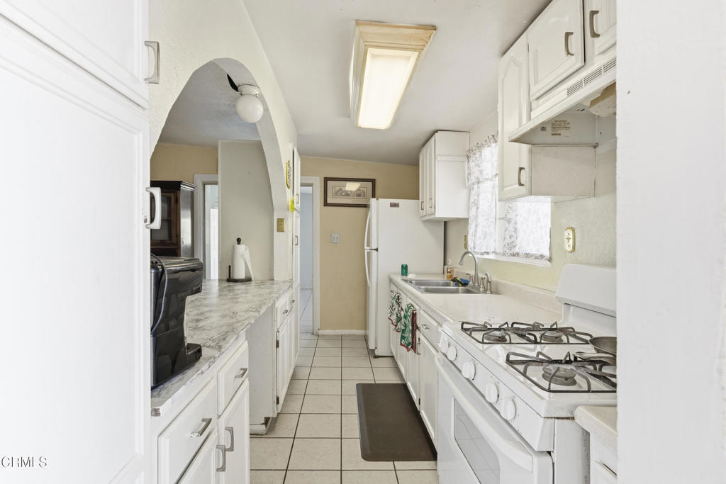 362 Salem Avenue Property Photo 8