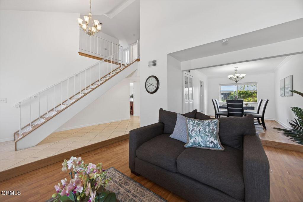 2052 Glenbrook Avenue Property Photo 3