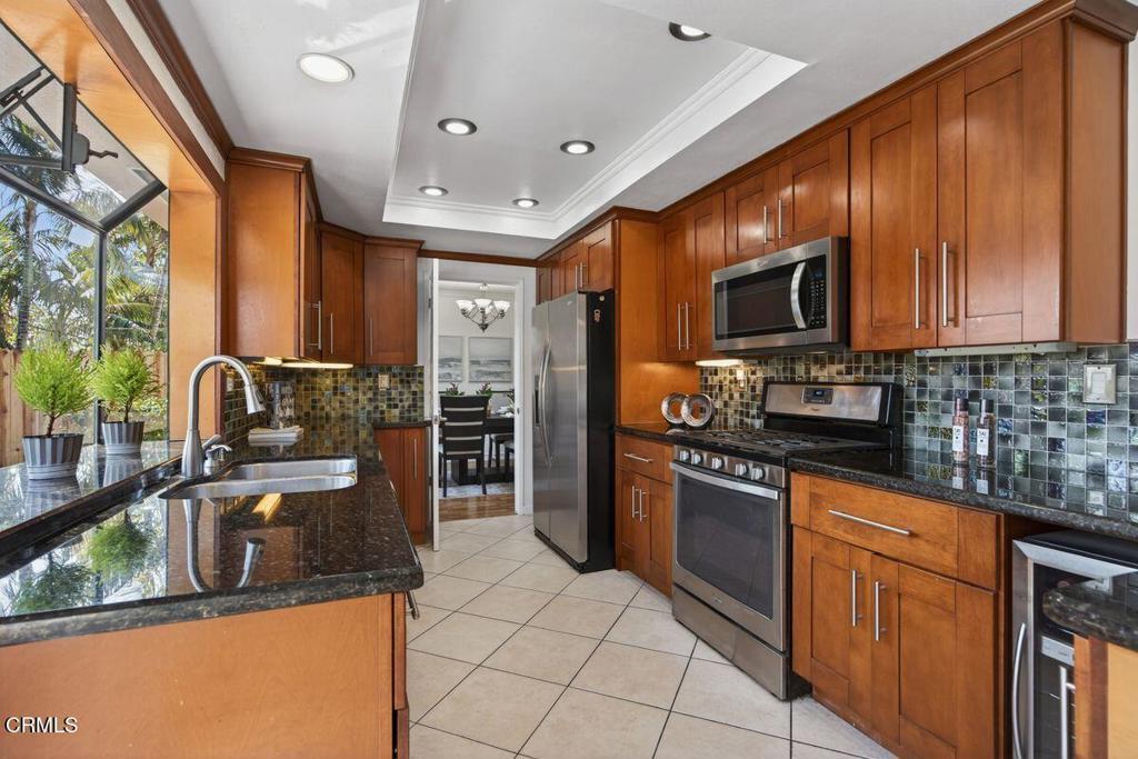 2052 Glenbrook Avenue Property Photo 6