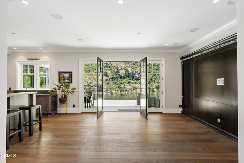2112 Trentham Road Property Photo 8