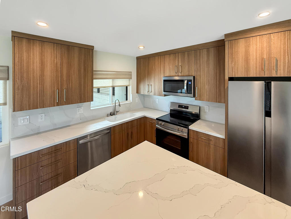 61 C Redwood Avenue Property Photo 9