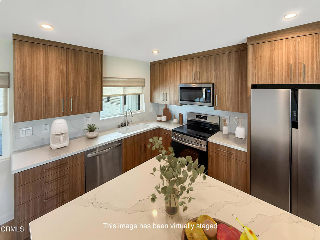 61 C Redwood Avenue Property Photo 10