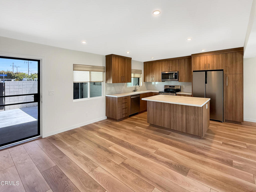 61 C Redwood Avenue Property Photo 19
