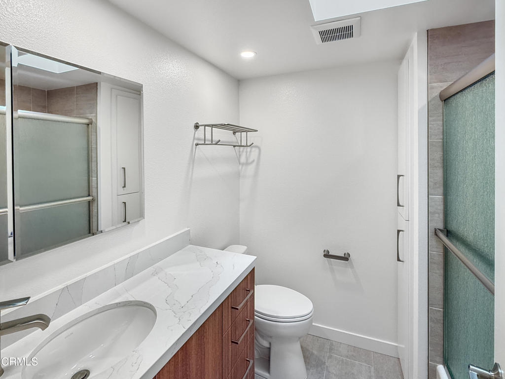 61 C Redwood Avenue Property Photo 33