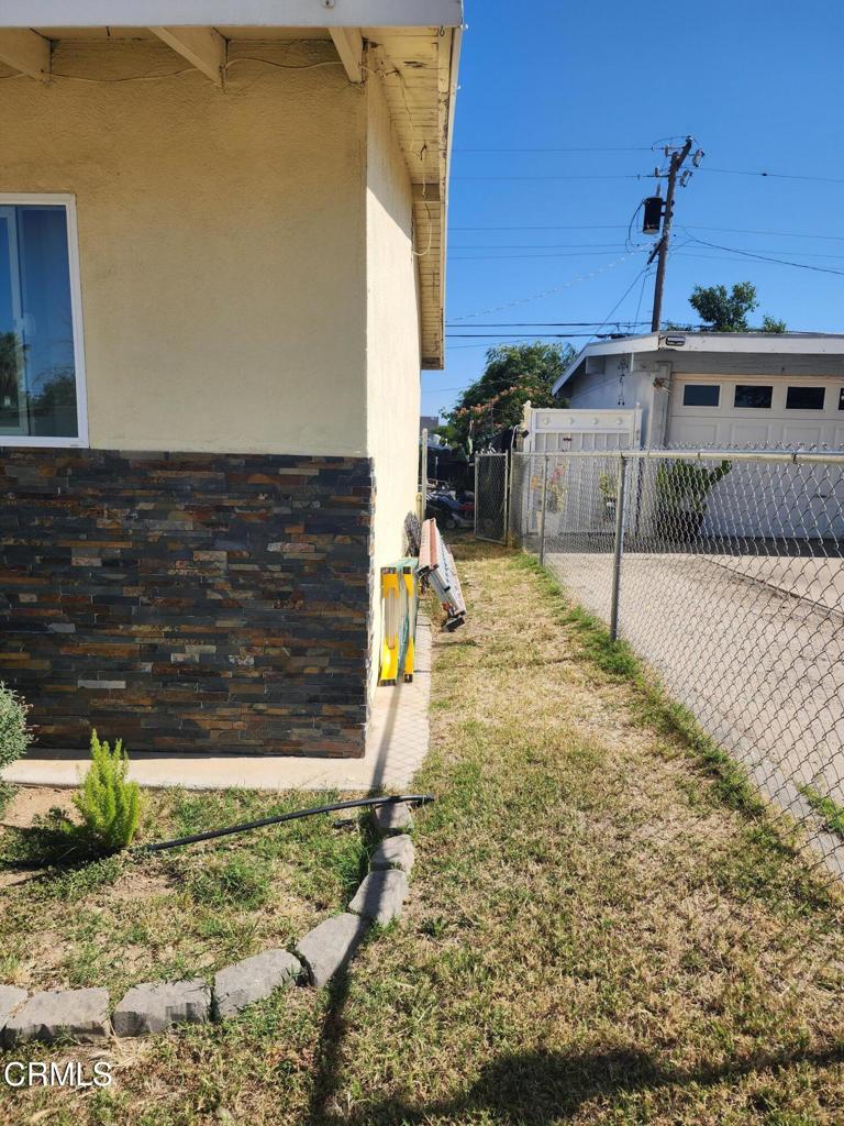 V1-36523 Property Photo 2