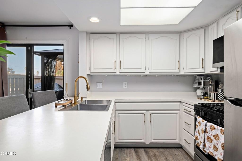 553 S E Street Property Photo 8