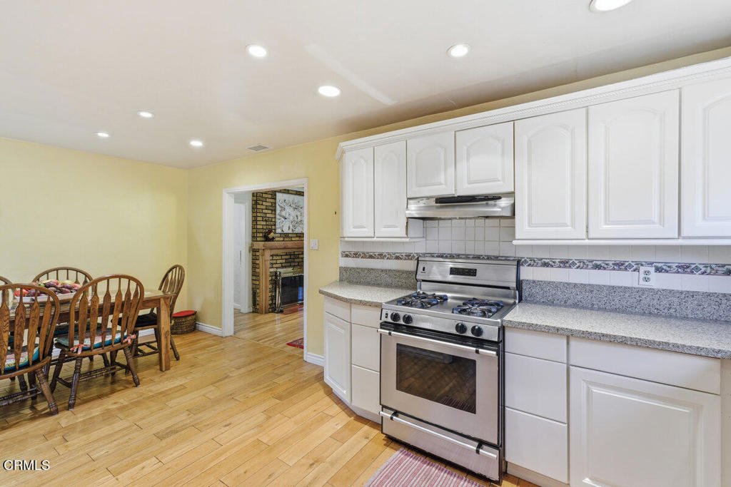386 Larmier Property Photo 11