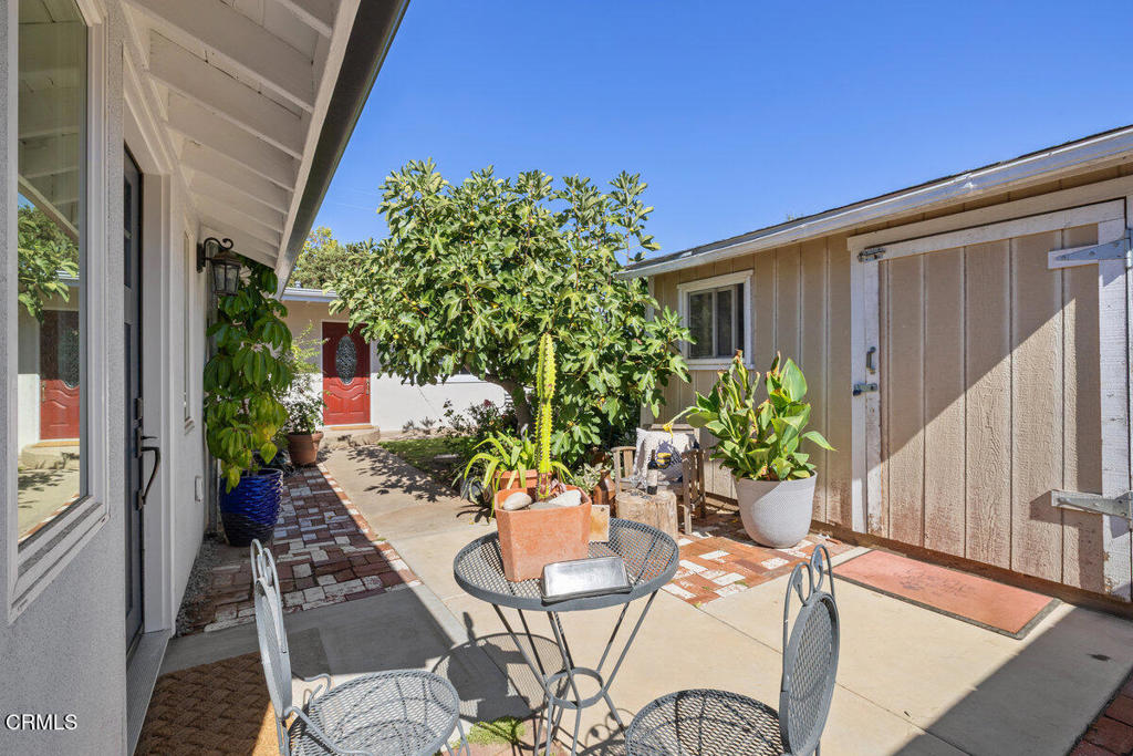 386 Larmier Property Photo 32