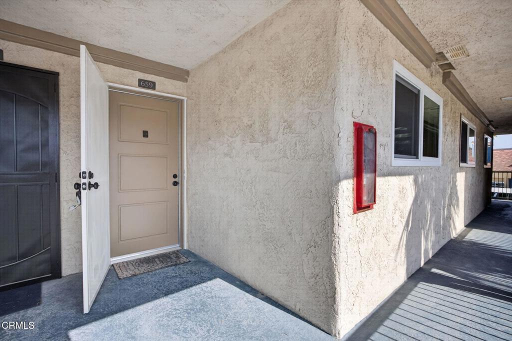 659 Reef Circle Property Photo 3