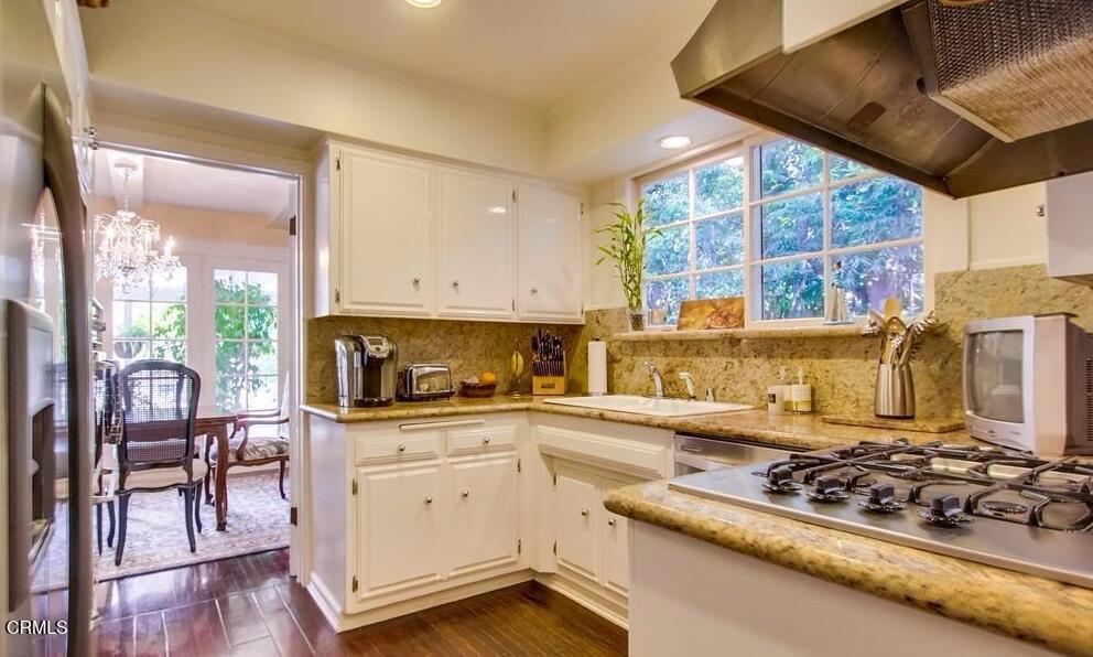 4536 Collett Avenue Property Photo 4