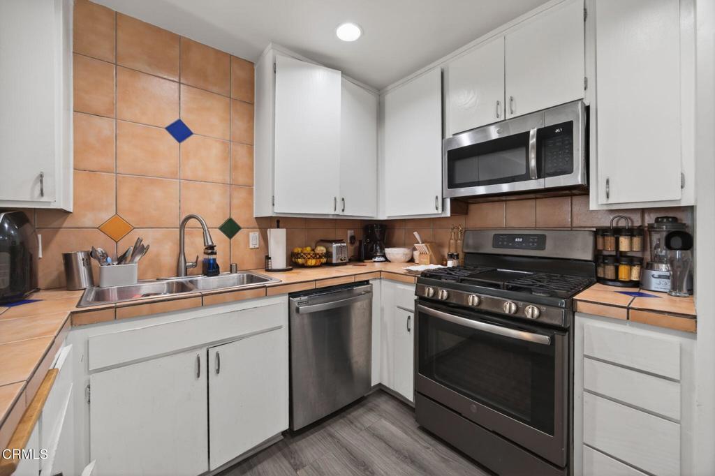 646 River Street D Property Photo 11