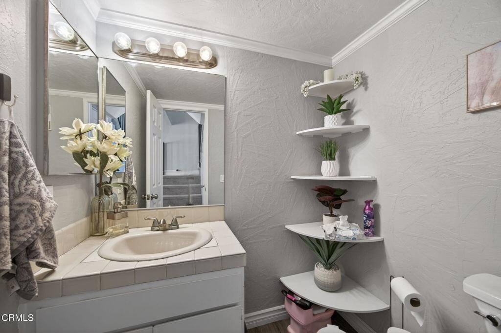 646 River Street D Property Photo 14