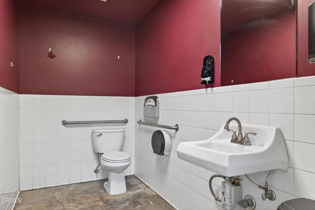 1895 E Main Street Property Photo 34