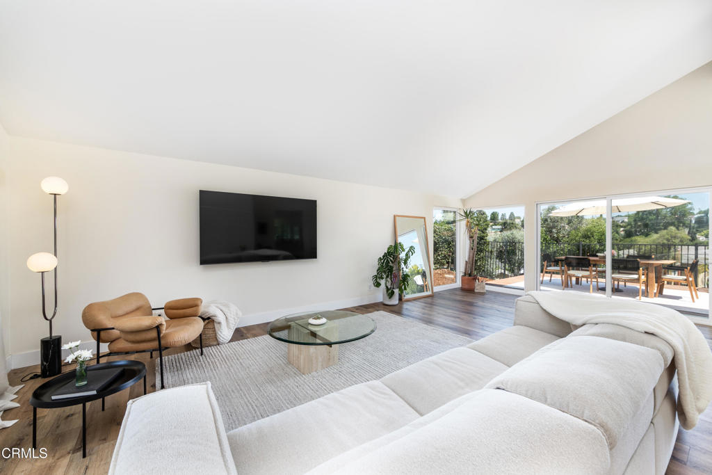 193 W Sidlee Street Property Photo 4