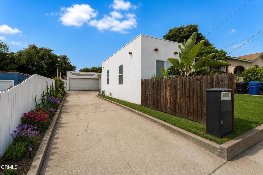 1155 Richmond Road Property Photo 3