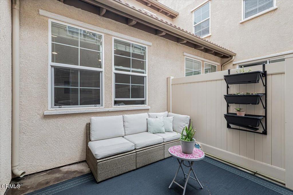 3027 N Oxnard Boulevard Property Photo 16
