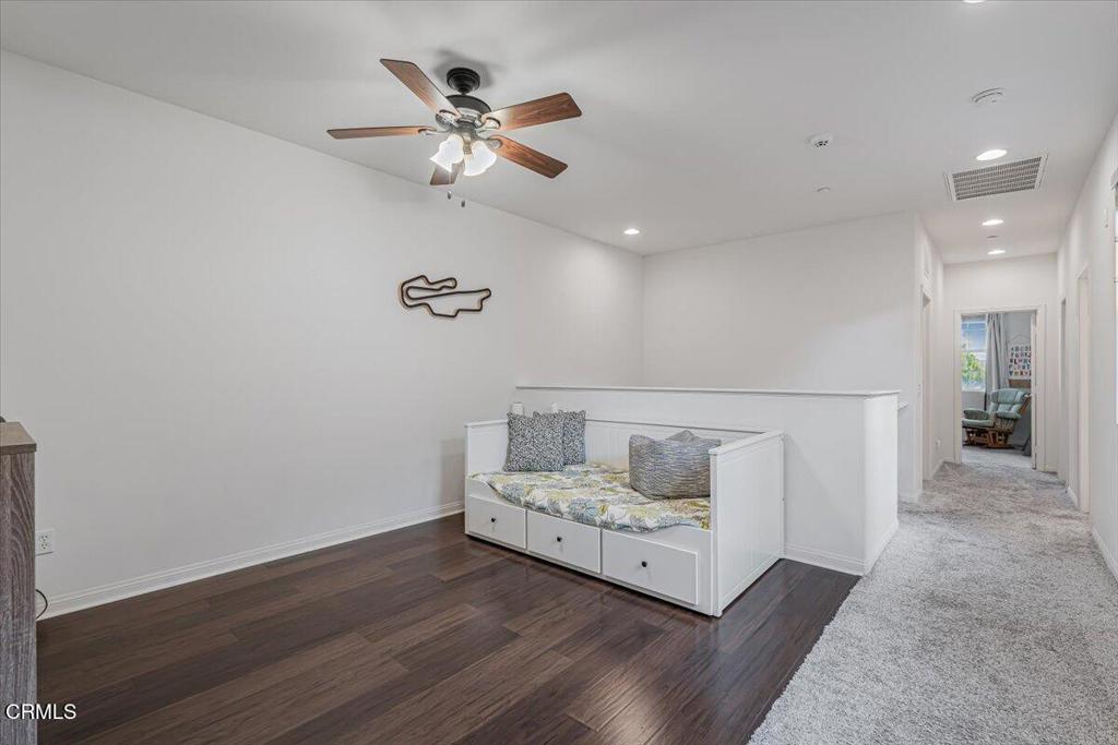 3027 N Oxnard Boulevard Property Photo 18