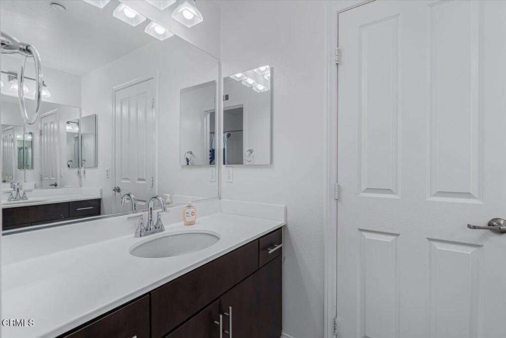 3027 N Oxnard Boulevard Property Photo 27