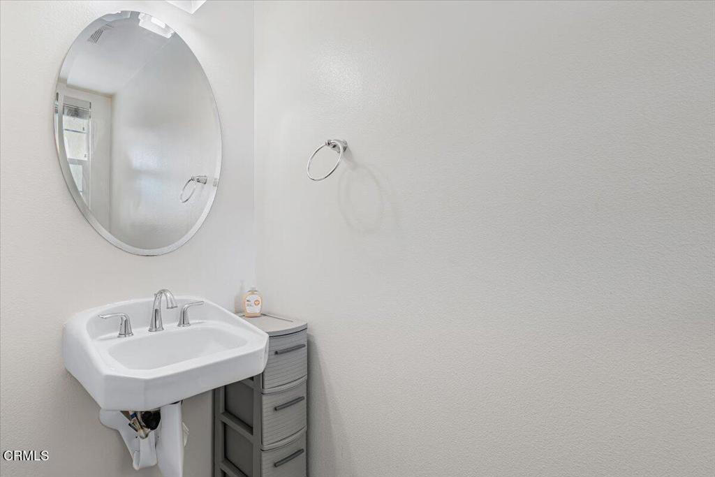 3027 N Oxnard Boulevard Property Photo 34